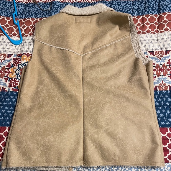 Vest - Picture 3 of 3